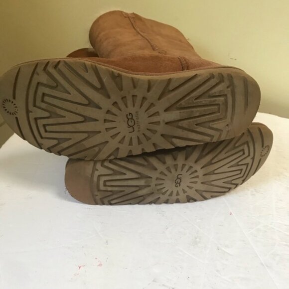 UGG BAILEY 3 Button Tall Boots Shearling Cozy Tan Fur Snow Booties Warm Snow 5 - Picture 12 of 13